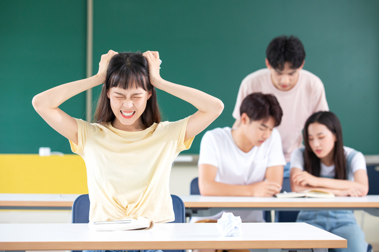 成都中专要不要预交学费呢英文
