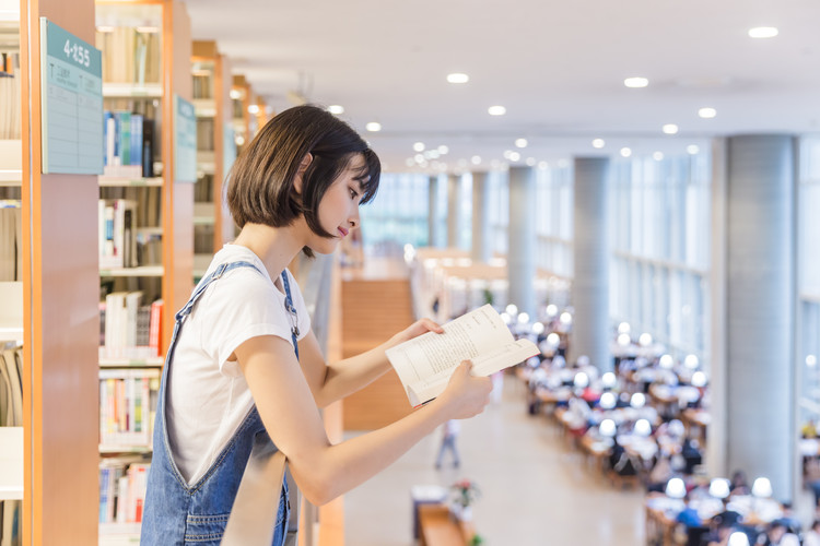 成都2024年读照顾护士学校学甚么专业好,怎样样